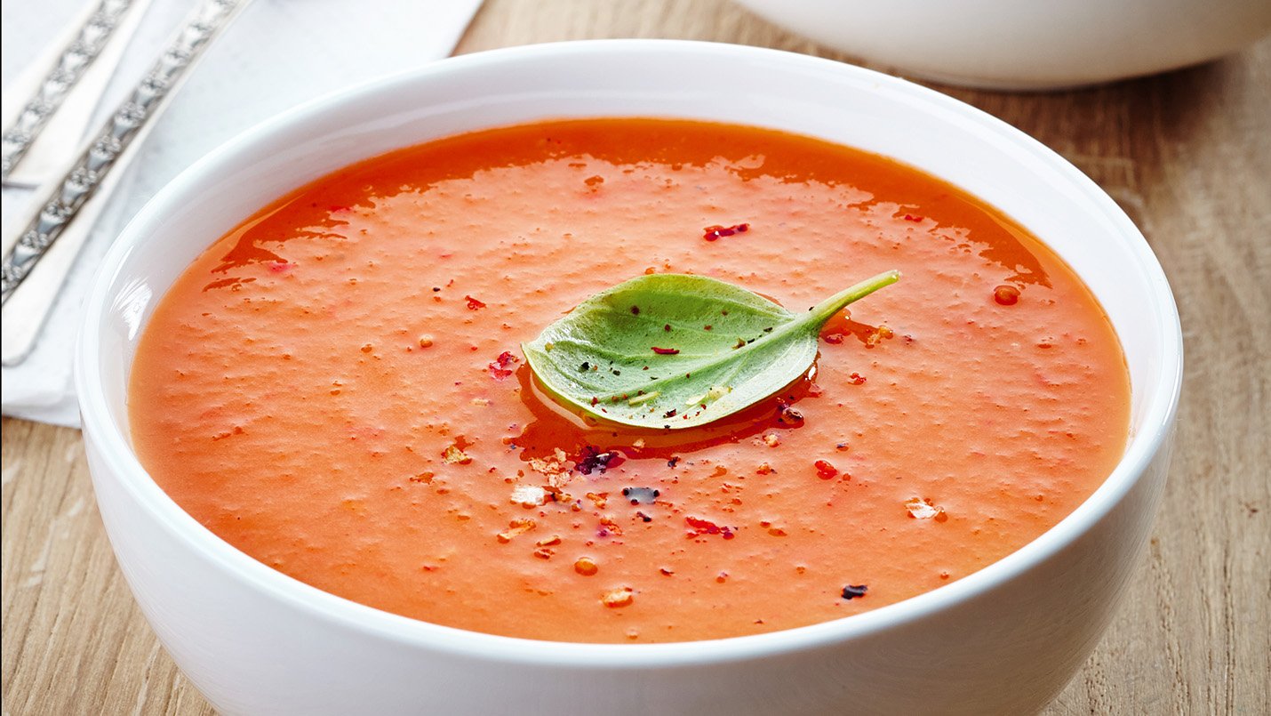 Creamy tomato soup with pepper