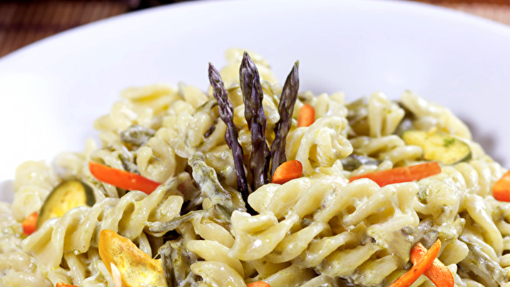 Creamy non-lactose fusilli pasta primavera with veggies