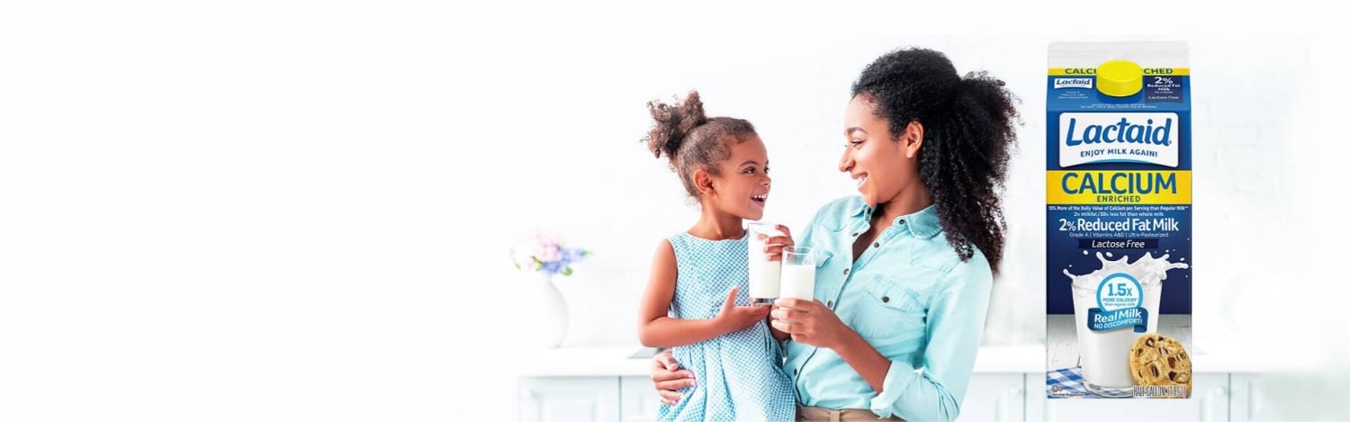 Mother and daughter drinking milk 