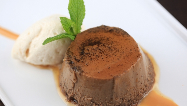 Coffee flan with ice cream and caramel 