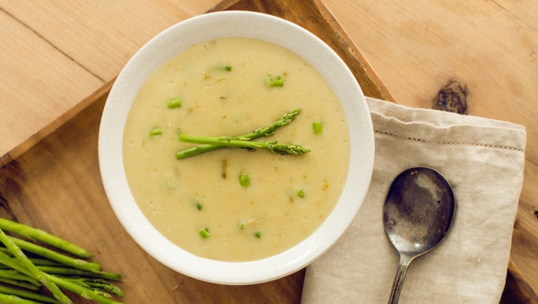 Fresh asparagus soup in bowl 