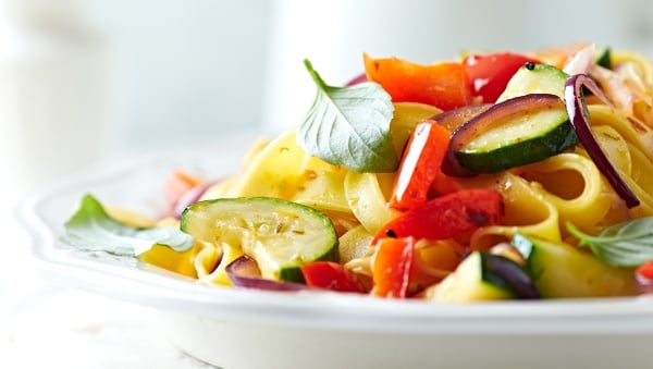 Garden pasta with bell pepper, zuchini, and onions