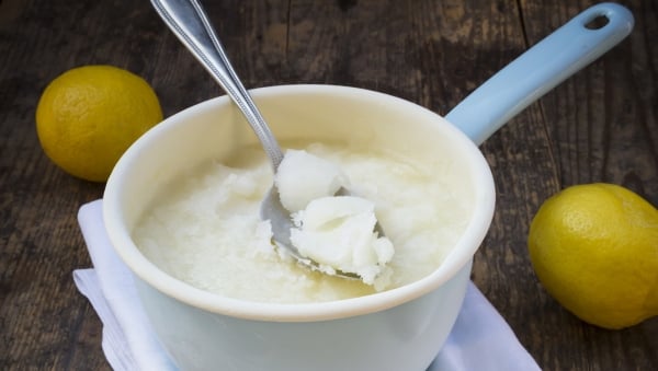 Lemon lactose-free sorbet with spoon